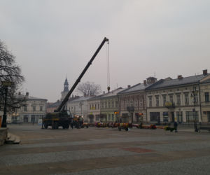 Ogromna palma wielkanocna na nowosądeckim Rynku 