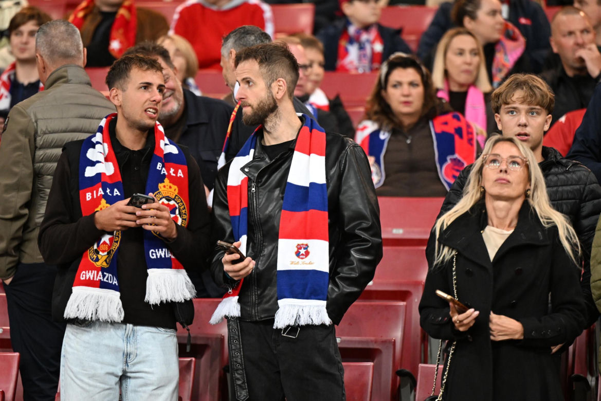 Wisła Kraków - Jagiellonia Białystok; Zdjęcia kibiców i zawodników z meczu 8. kolejki PKO BP Ekstraklasy