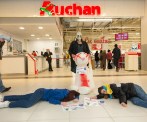 Protest przed Auchan