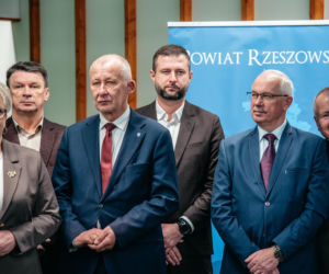 Powiat rzeszowski i łańcucki z porozumieniem o wsparciu w kryzysach. Chodzi o sprzęt, logistykę i ewakuację
