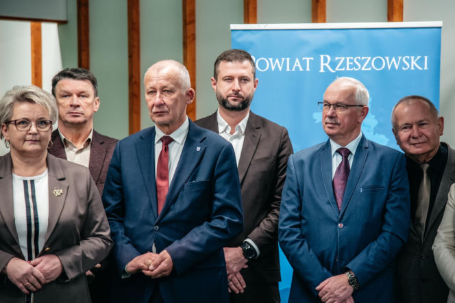 Powiat rzeszowski i łańcucki z porozumieniem o wsparciu w kryzysach. Chodzi o sprzęt, logistykę i ewakuację