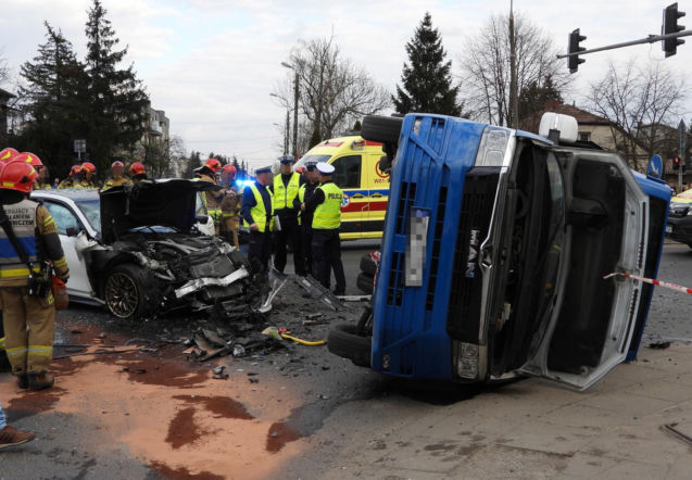 Kierowca BMW uderzył w autobus. Nowe fakty w sprawie koszmarnego wypadku w Markach