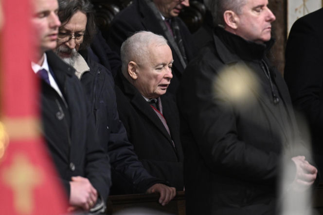 Msza za ofiary Smoleńska w Archikatedrze. Obecni Nawrocki i Kaczyńska