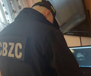 Zatrzymania w sprawie fałszywych alarmów bombowych. Wśród podejrzanych 21-latek z Białegostoku