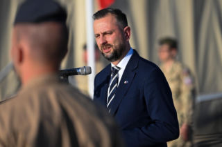 Związki partnerskie z rocznym opóźnieniem? MON zaskakuje nową propozycją