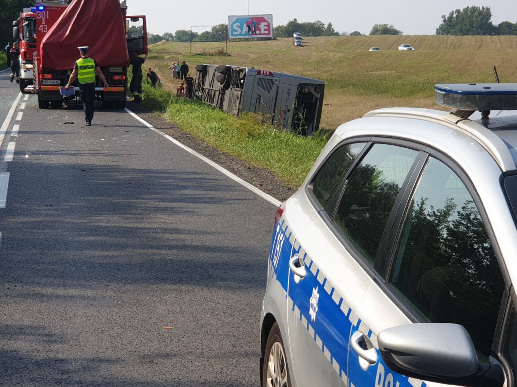 DK 53: Wypadek autokaru z pielgrzymami. 8 osób w szpitalu!