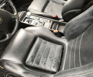 11 klasycznych Ferrari porzuconych w polu