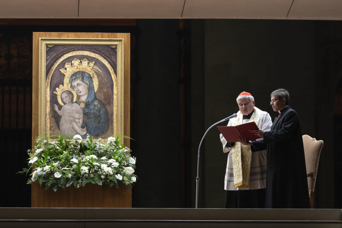 "Był cierpiący, błogosławił ludzi do końca i zniknął". Jałmużnik papieża o jego ostatnich chwilach