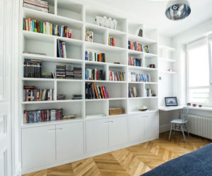 Biblioteczka w sypialni