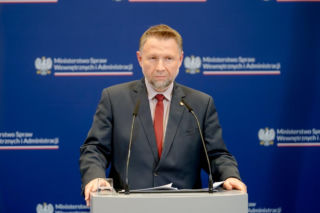 Podpalenie stacji Starlink w Polsce: Zatrzymano sprawców. Kto stał za sabotażem w Woli Krobowskiej?