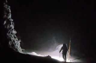 Nocny koszmar w Karkonoszach. Turysta został sam w środku śnieżycy