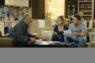 Pierwsza miłość. Sabina (Urszula Dębska), Radek (Mateusz Banasiuk), Karol Weksler (Karol Strasburger)