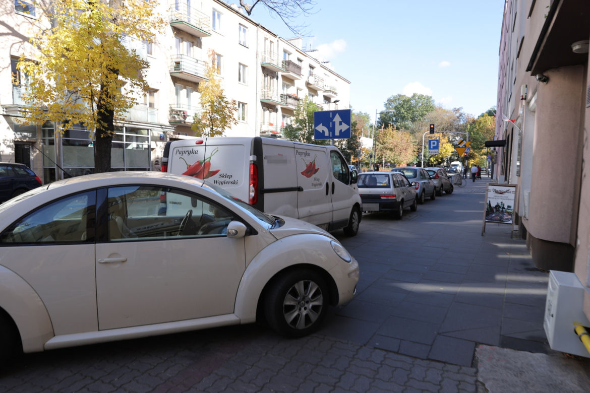 Nie będzie płatnego parkowania na Saskiej Kępie. Mieszkańcy dopięli swego