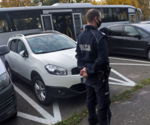 Irakijczycy wywożeni z komendy policji w Toruniu