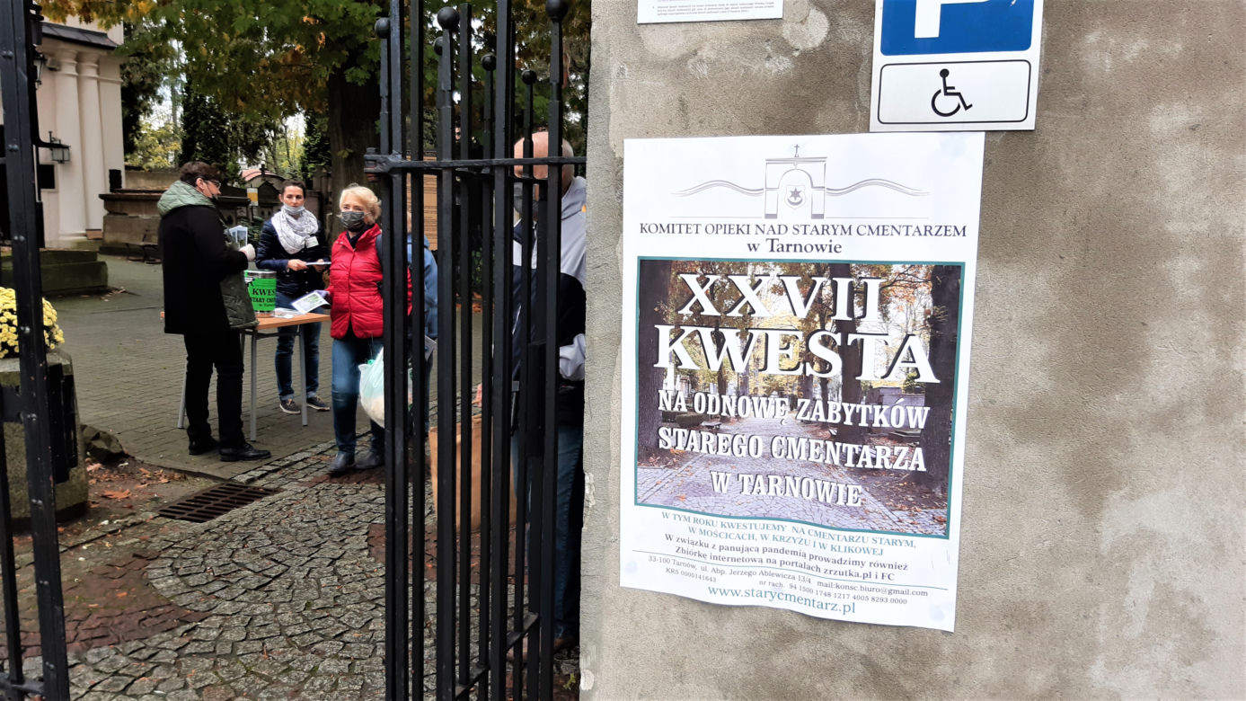 Zbiórka na rzecz zabytkowych pomników na Starym Cmentarzu