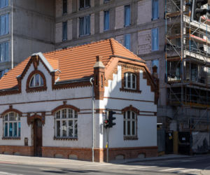 Blok z dziurą na dom. Oto najbardziej kontrowersyjna budowa w Polsce? Kapitanat Garbary w Poznaniu