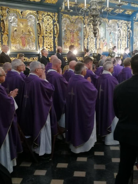 Ostatnie pożegnanie Wandy Półtawskiej. Kard. Dziwisz: "Księga jej życia została zamknięta"