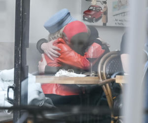 Katarzyna Figura przytula Maćka Musiałowskiego