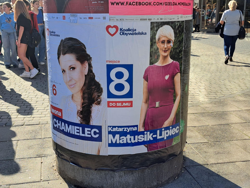 Plakaty wyborcze w Krakowie. Tak kandydaci na posłów i senatorów zabiegają o głosy wyborców