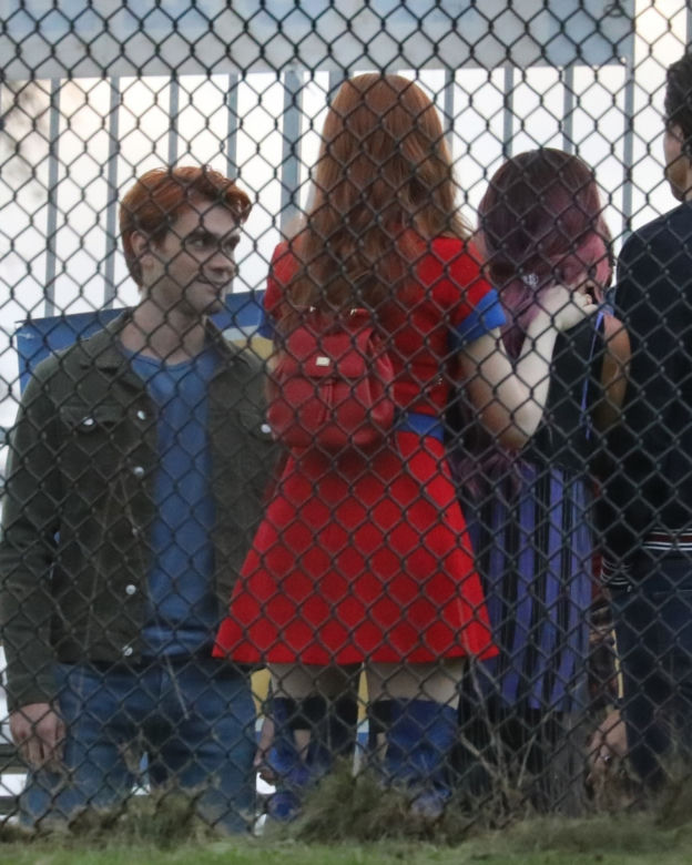 Obsada Riverdale na planie serialu - KJ Apa