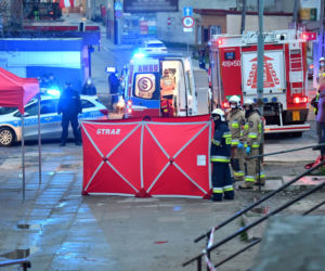 Nożownik z Brzezin z zarzutami. Zginął mężczyzna, policjant został ranny
