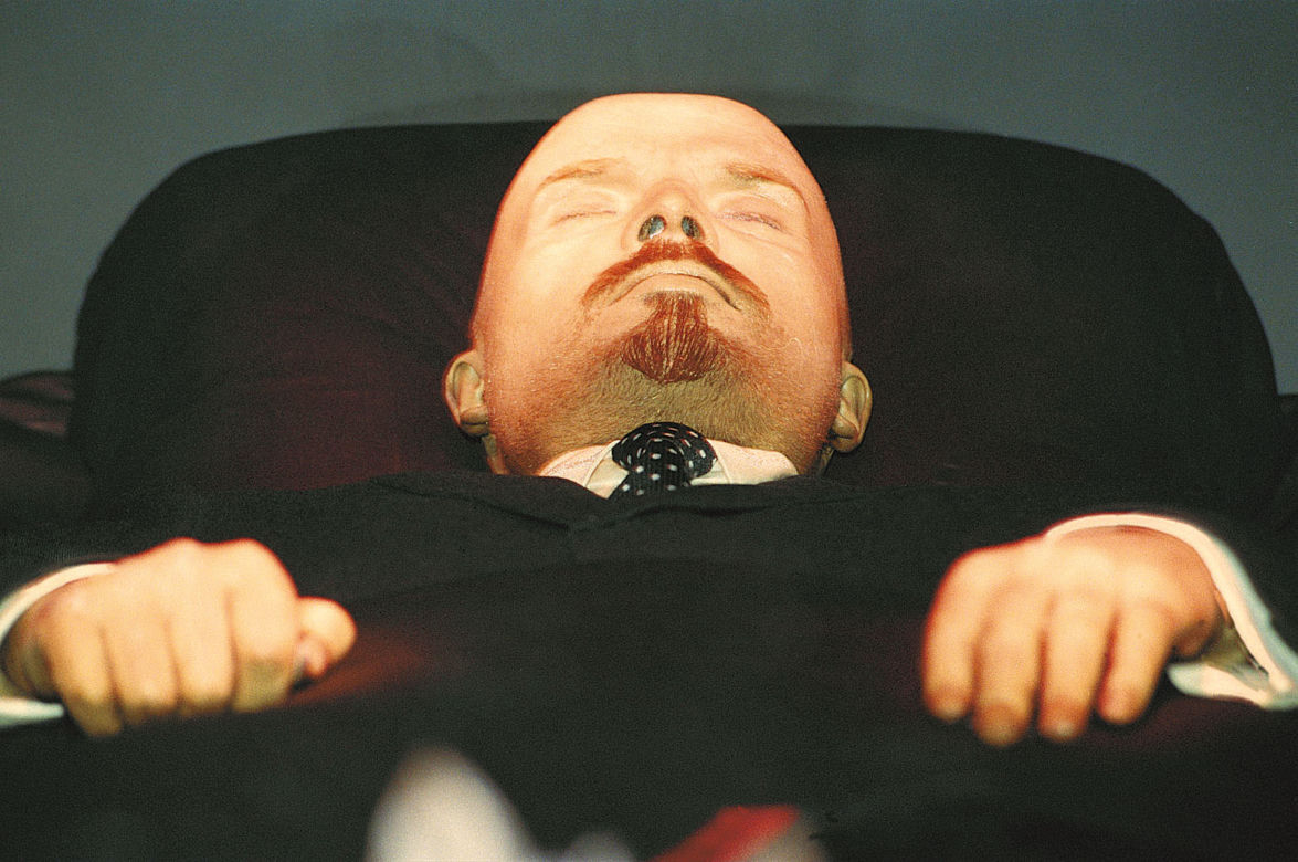 Kim jak Lenin w szklanej trumnie