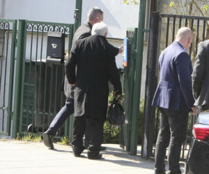 Jarosław Kaczyński szykuje się do świąt. Prezes PiS z kolorową palmą