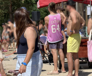 Baron z synkiem na basenie