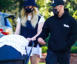 Joe Jonas i Sophie Turner na nowych zdjęciach z maluchem