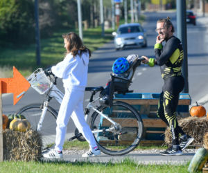 Dziecko Glinki usnęło na rowerze 