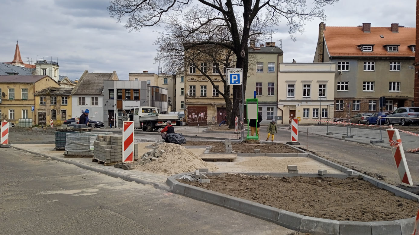 Modernizacja placu Słowiańskiego w Zielonej Górze. Jak przebiegają prace?