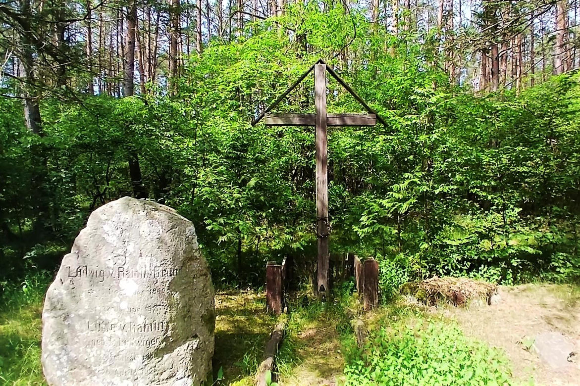 Leśny cmentarz rodu von Ramin