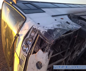Wypadek z udziałem autobusu pod Wrocławiem