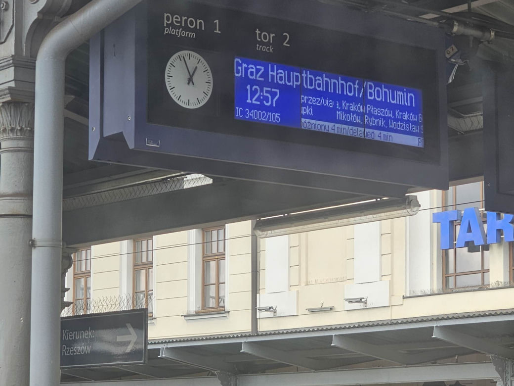 Miał być pociąg panoramiczny, przyjechał zwykły [GALERIA]