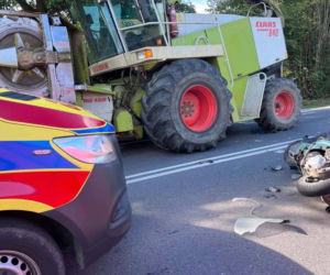 Honda z impetem uderzyła w sieczkarnik. 49-latek nie żyje