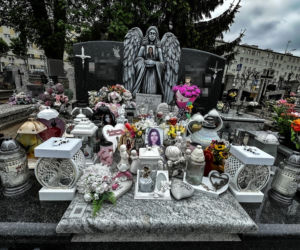 Anioł strzeże grobu Mai z Mławy dzień i noc
