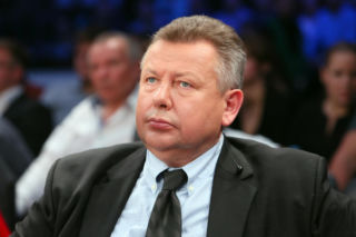 Nowe wieści o zdrowiu Janusza Pindery! Legendarny komentator sam wyznał, czemu trafił do szpitala