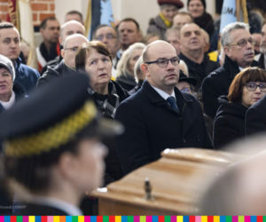Łomża. Biskup Stanisław Stefanek pochowany. Żegnały go setki ludzi