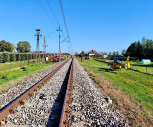 Koszmar pod Wieluniem! Pociąg zderzył się z samochodem. 21-latek nie żyje