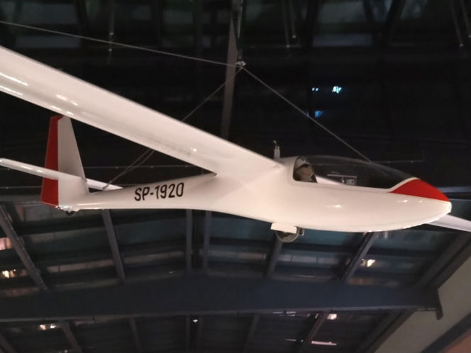 W galerii handlowej w Lesznie "wylądował" szybowiec