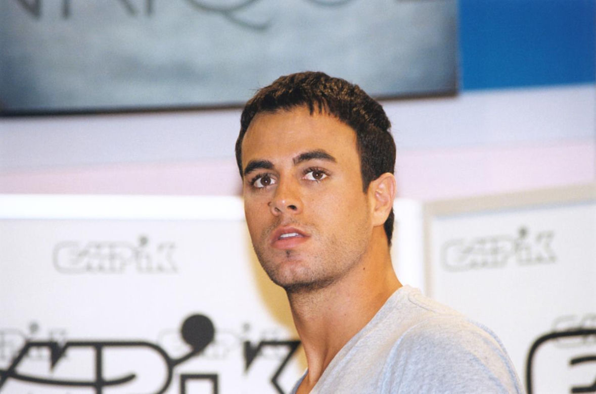 Enrique Iglesias kończy karierę! Zobacz jak się zmieniał!