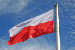 Wywieszasz polską flagę? Świetnie! Zastosuj się do kilku ważnych zasad