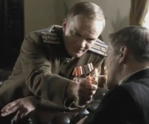 Czas honoru 6 sezon odc. 78. Otto Kirchner (Jacek Mikołajczak), Lebiediew (Eryk Lubos)