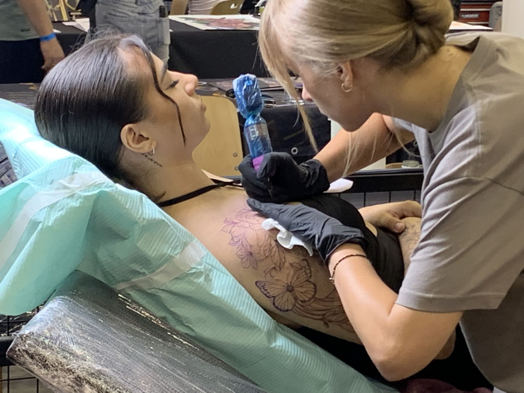 Tattoo Konwent Katowice 2022. Tatuatorzy tworzą piękne tatuaże