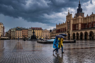 Chłodny front wkracza do Polski. Czy upały definitywnie odpuszczą?