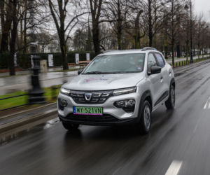 Elektryczna Dacia Spring na ulicach Warszawy