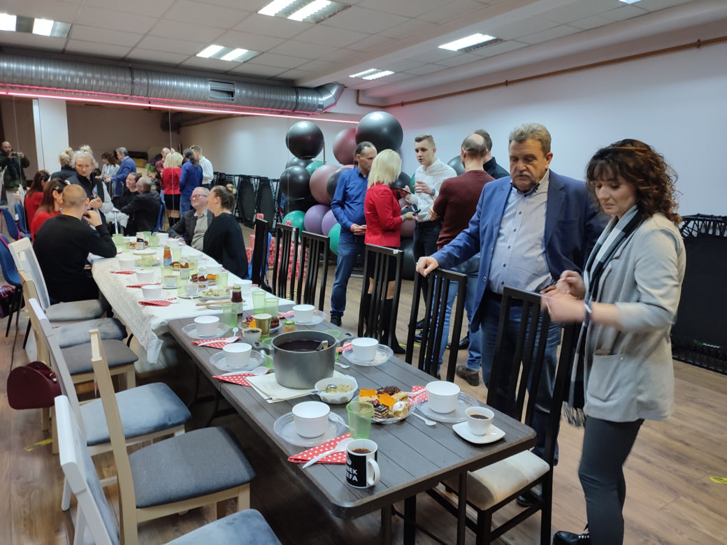 Prezenty dla Stowarzyszenia "Nasz Dom - Nasz Świat" wręczone