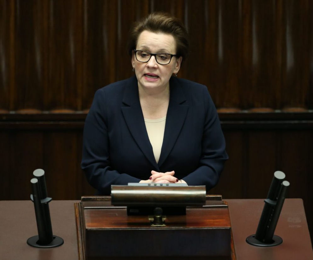 ZUPEŁNIE odmieniona Anna Zalewska! Jest nie do poznania