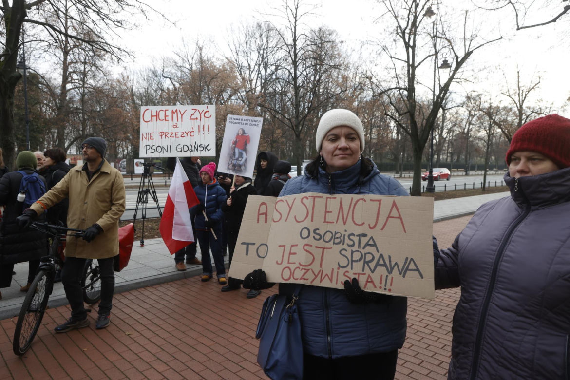 Protest osób z niepełnosprawnościami pod Kancelarią Premiera