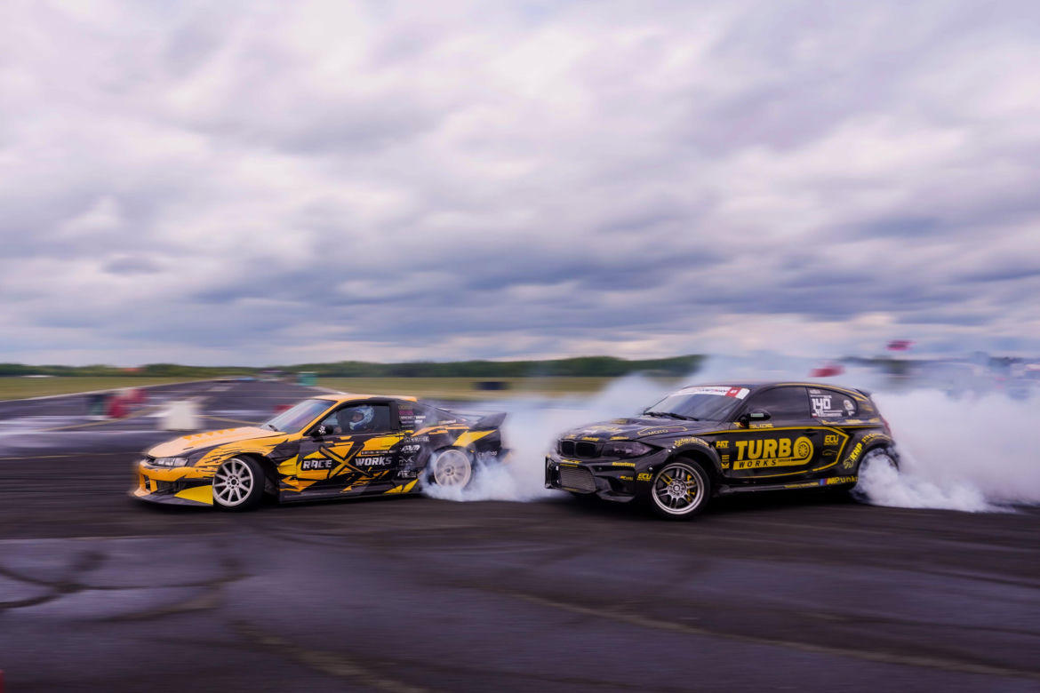 SkillZone Festiwal - motoryzacyjne emocje na lotnisku w Mielcu